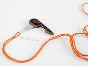 Clover Antique Yarn Threader