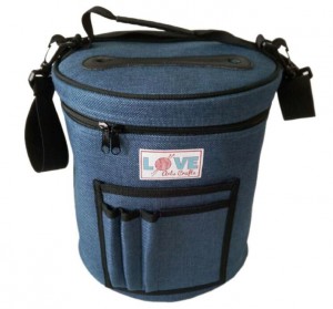 Ideal gift for any crocheter or knitter! With the right storage bag you'll have all your tools on hand and can take your creativity anywhere!