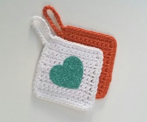 Learn how to crochet from Tamara Kelly of Moogly!