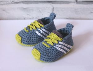 Super cute baby sneaker crochet pattern!