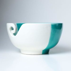 ceramic yarn bowl knitters crocheters2 22b83a36 e8e1 4708 adae 8041d66318b1 grande