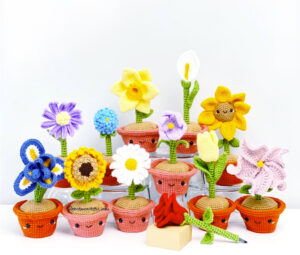 12 Crochet Flower Pens Patterns