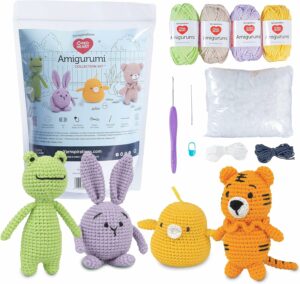 RED HEART Amigurumi Backyard Kit