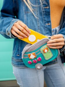 Camper Clutch crochet pattern kit