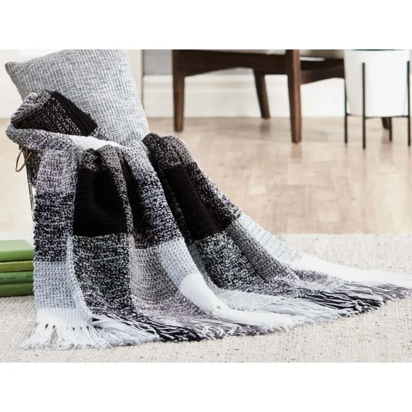 Herrschners Holiday Plaid Throws Crochet Kit - Image 4
