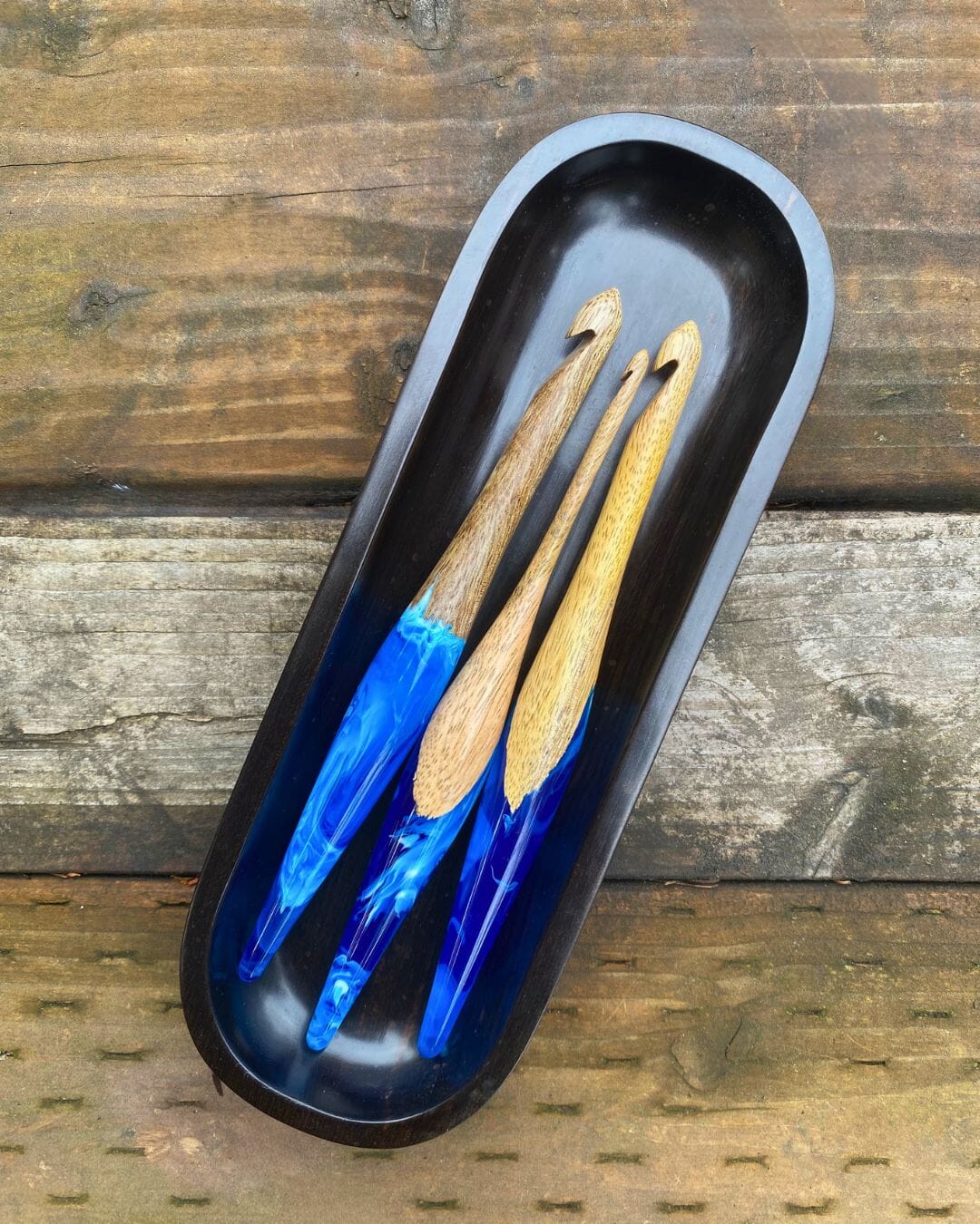 Furls Streamline Fusion Mango + Blue Crochet Hook 3 mango wood crochet hooks